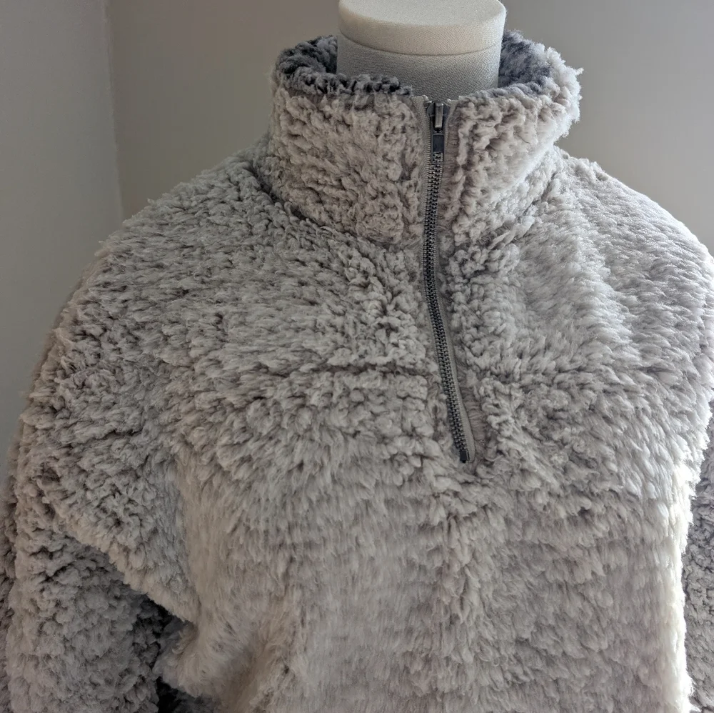 Thread & Supply Gray Ivory Quarter-Zip Sherpa Pullover S